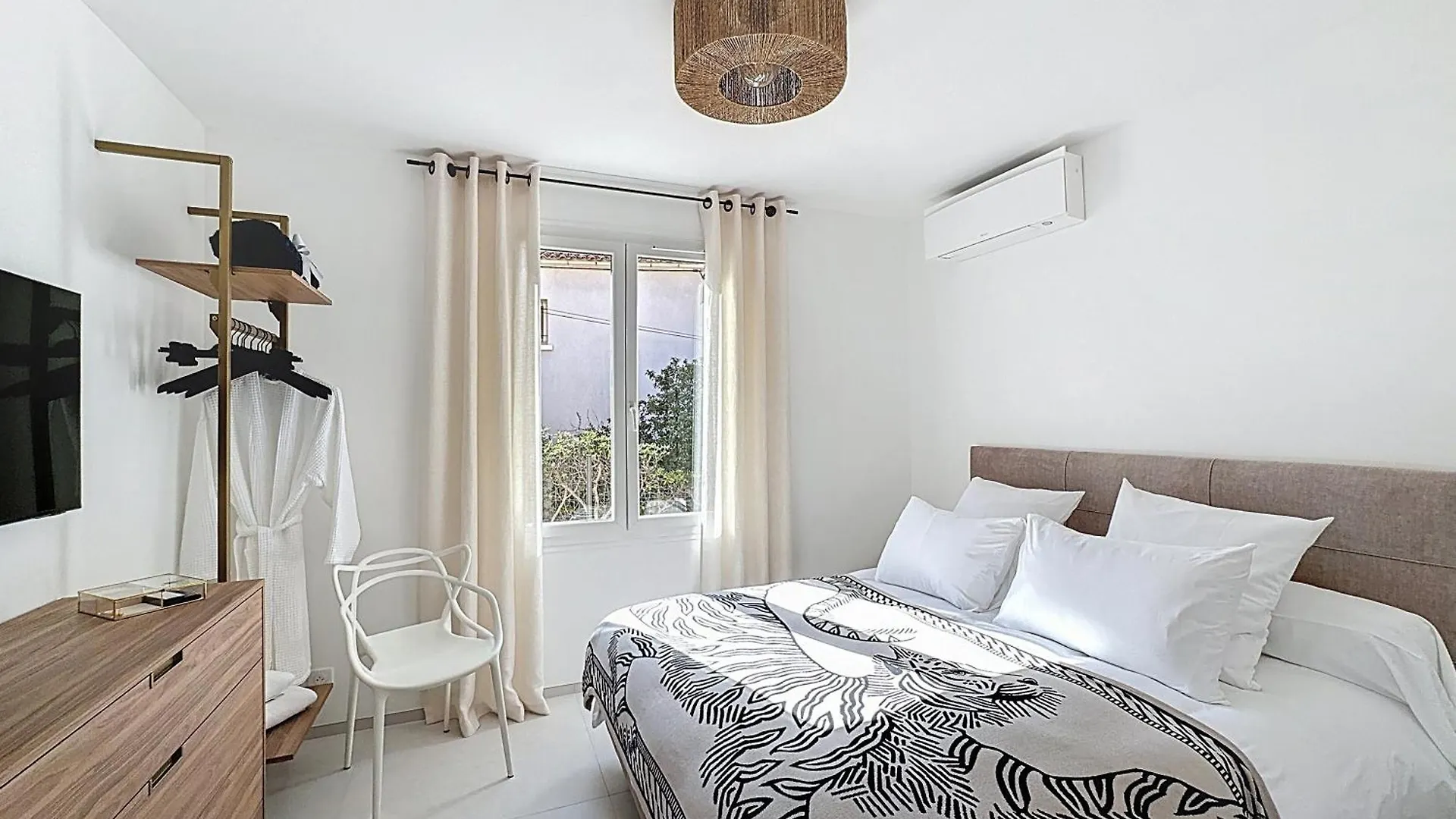 Apartamento A 5 Min A Pied De La Plage Et 10 Min Du Port, T2 Vue Mer Avec Vaste Terrasse Et Parking Prive - Prestations Haut De Gamme Sanary-sur-Mer