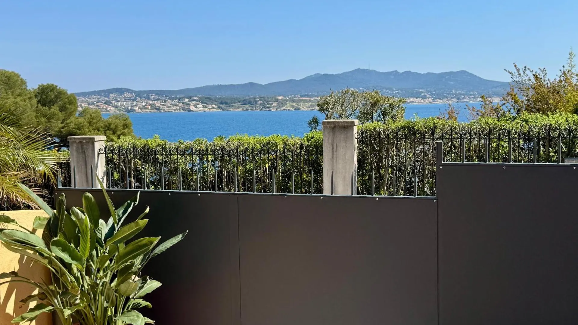 A 5 Min A Pied De La Plage Et 10 Min Du Port, T2 Vue Mer Avec Vaste Terrasse Et Parking Prive - Prestations Haut De Gamme Sanary-sur-Mer