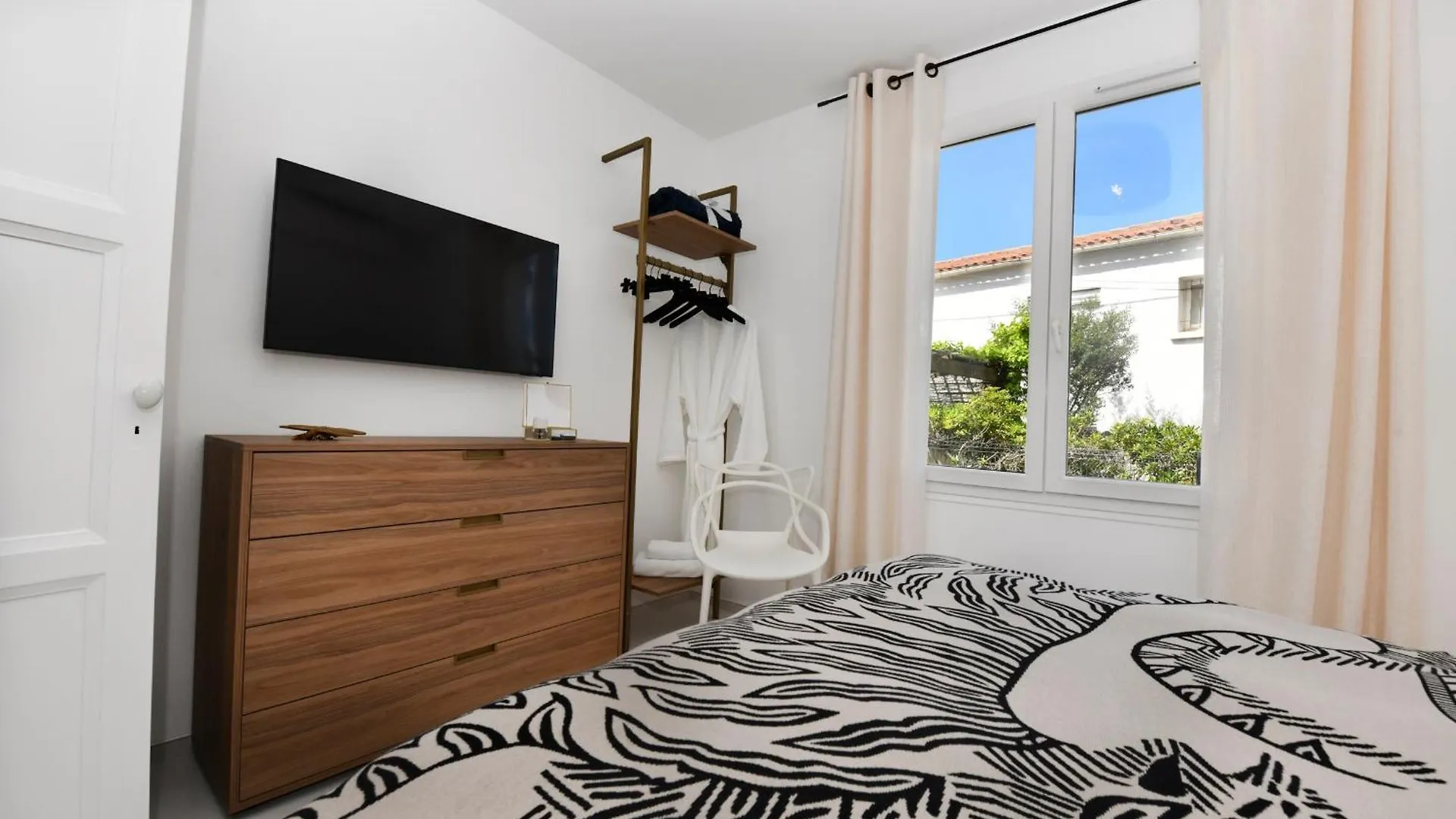 Апартаменты A 5 Min A Pied De La Plage Et 10 Min Du Port, T2 Vue Mer Avec Vaste Terrasse Et Parking Prive - Prestations Haut De Gamme Санари-сюр-Мер