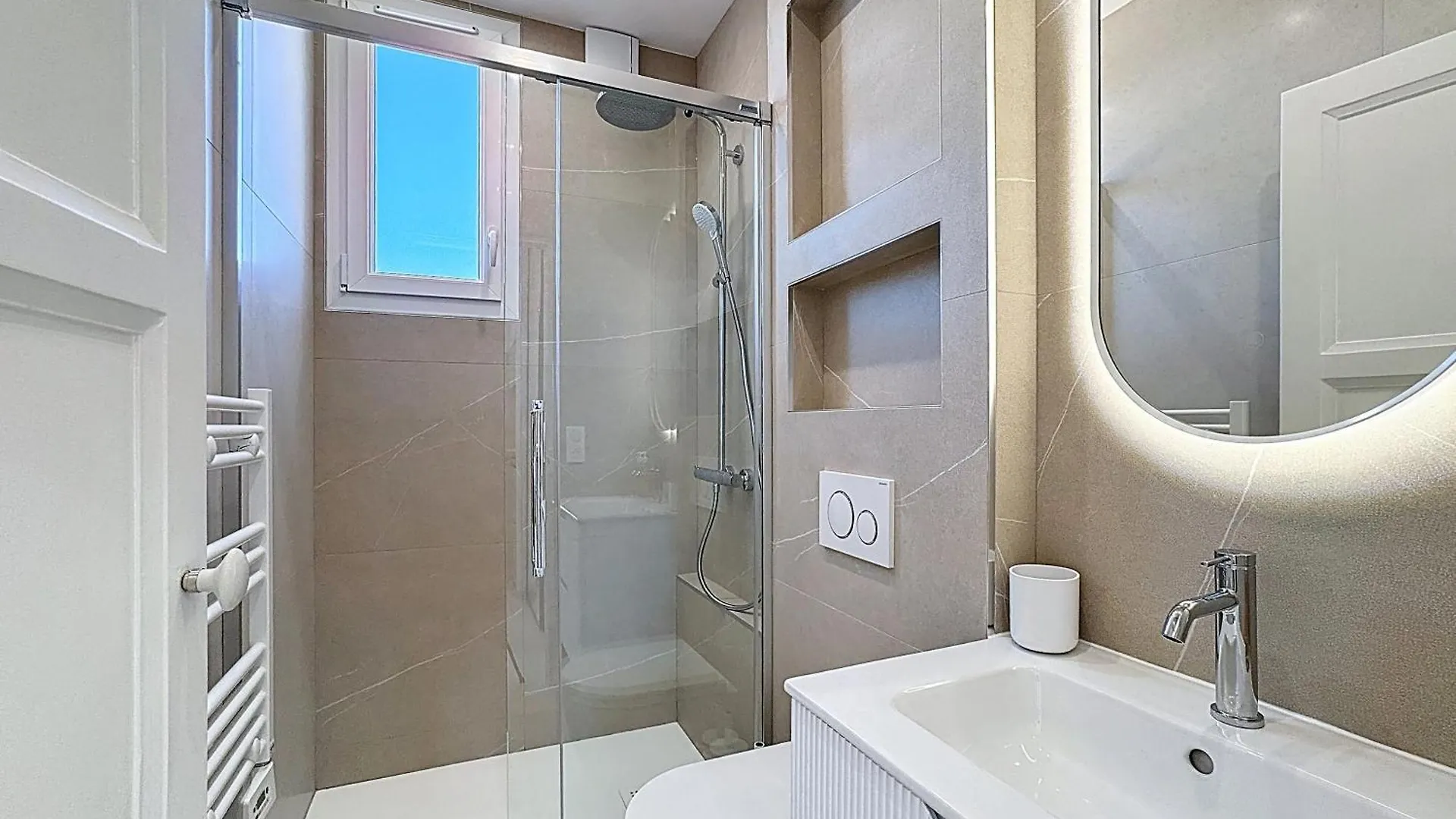A 5 Min A Pied De La Plage Et 10 Min Du Port, T2 Vue Mer Avec Vaste Terrasse Et Parking Prive - Prestations Haut De Gamme Sanary-sur-Mer Apartment
