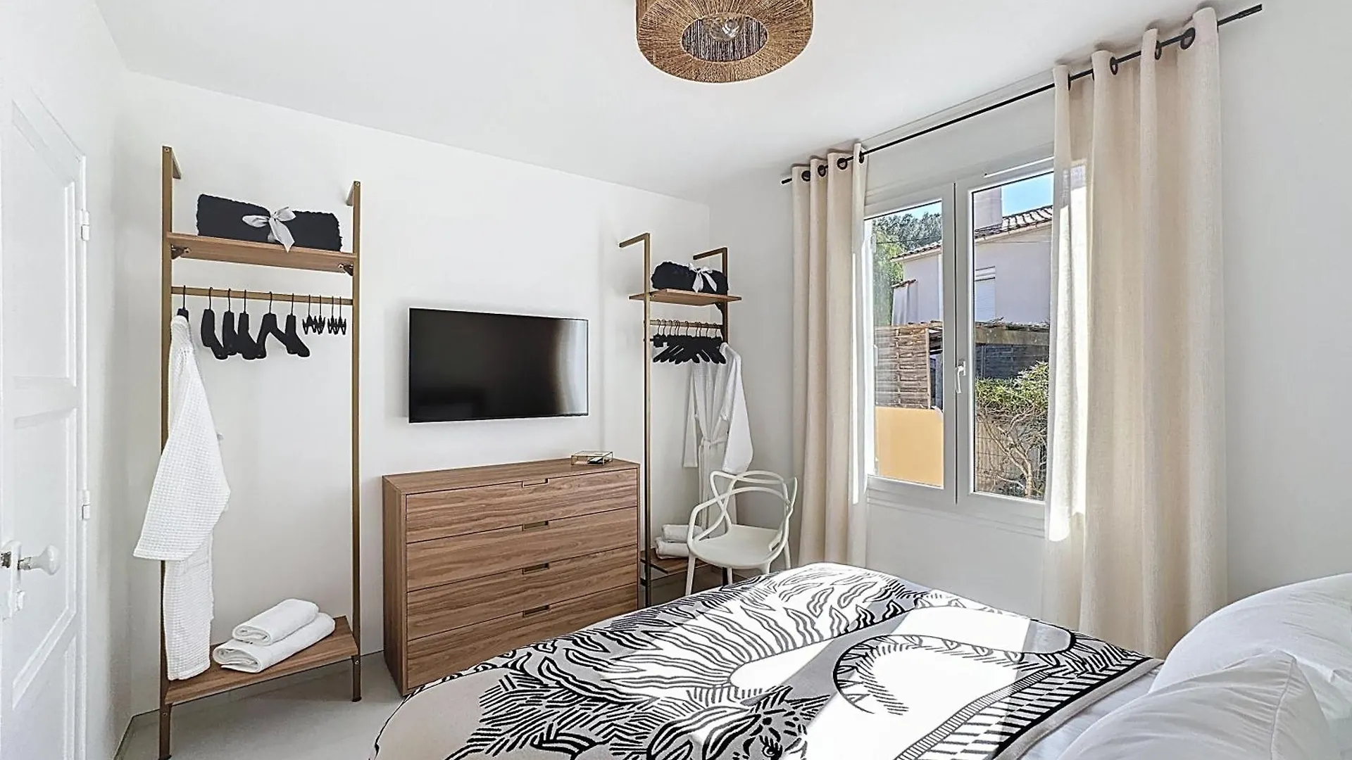 Apartment A 5 Min A Pied De La Plage Et 10 Min Du Port, T2 Vue Mer Avec Vaste Terrasse Et Parking Prive - Prestations Haut De Gamme Sanary-sur-Mer France