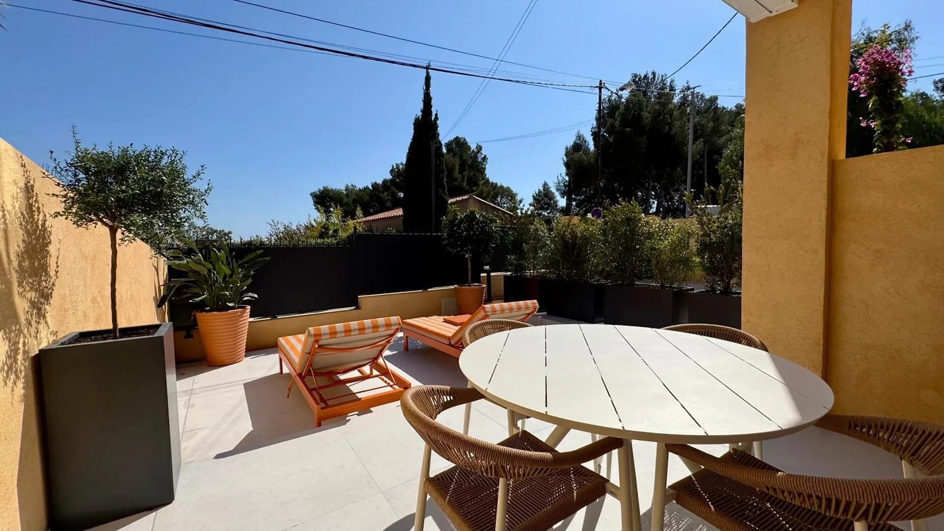 A 5 Min A Pied De La Plage Et 10 Min Du Port, T2 Vue Mer Avec Vaste Terrasse Et Parking Prive - Prestations Haut De Gamme Sanary-sur-Mer France