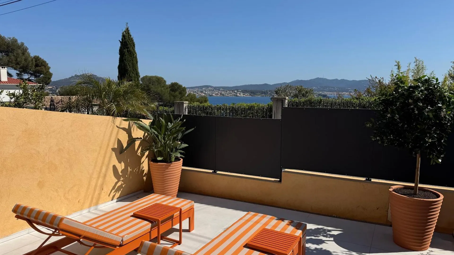 A 5 Min A Pied De La Plage Et 10 Min Du Port, T2 Vue Mer Avec Vaste Terrasse Et Parking Prive - Prestations Haut De Gamme Sanary-sur-Mer Apartment