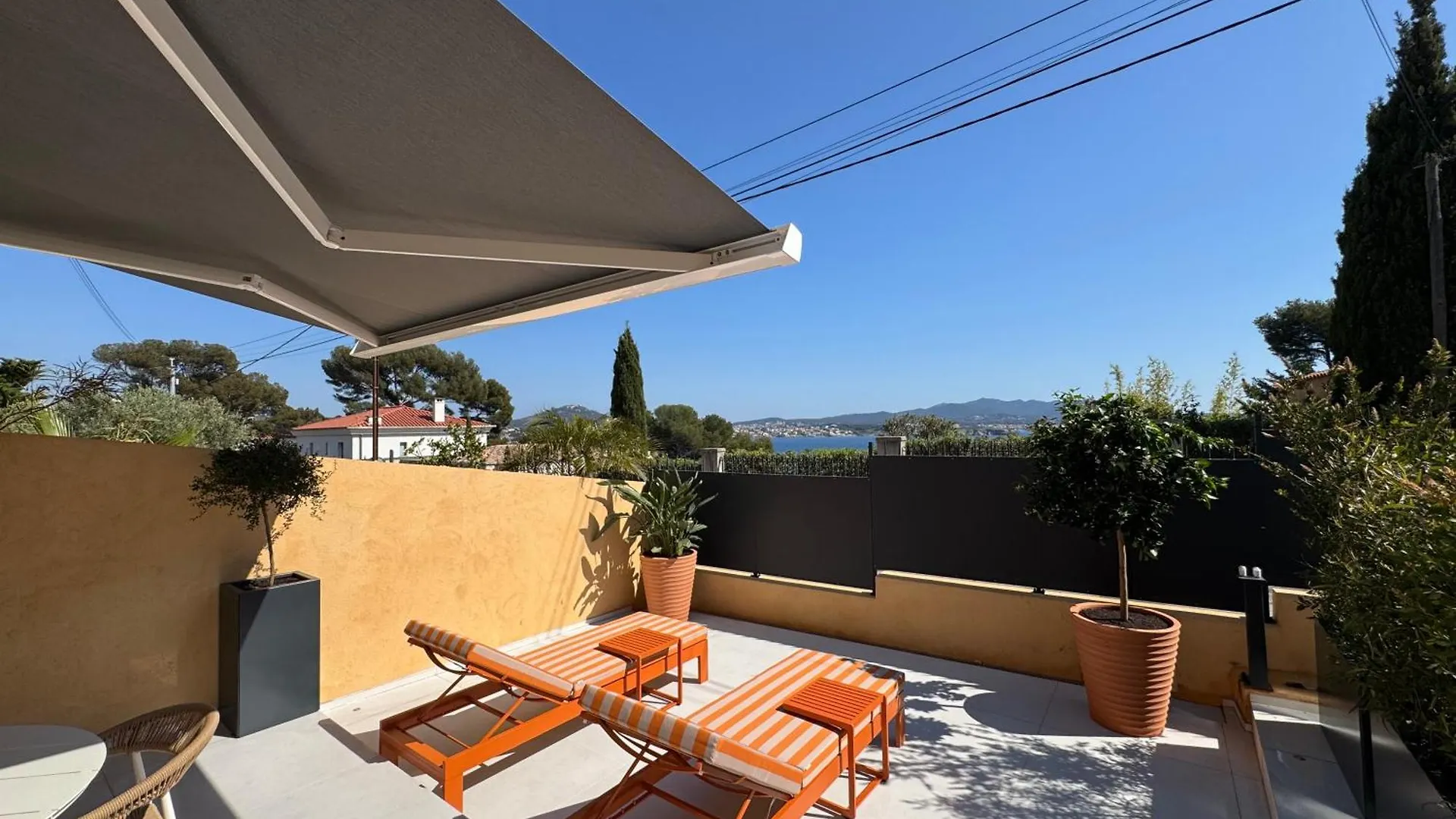 Apartment A 5 Min A Pied De La Plage Et 10 Min Du Port, T2 Vue Mer Avec Vaste Terrasse Et Parking Prive - Prestations Haut De Gamme Sanary-sur-Mer