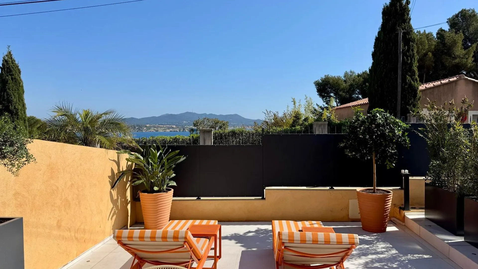 A 5 Min A Pied De La Plage Et 10 Min Du Port, T2 Vue Mer Avec Vaste Terrasse Et Parking Prive - Prestations Haut De Gamme Sanary-sur-Mer Apartment